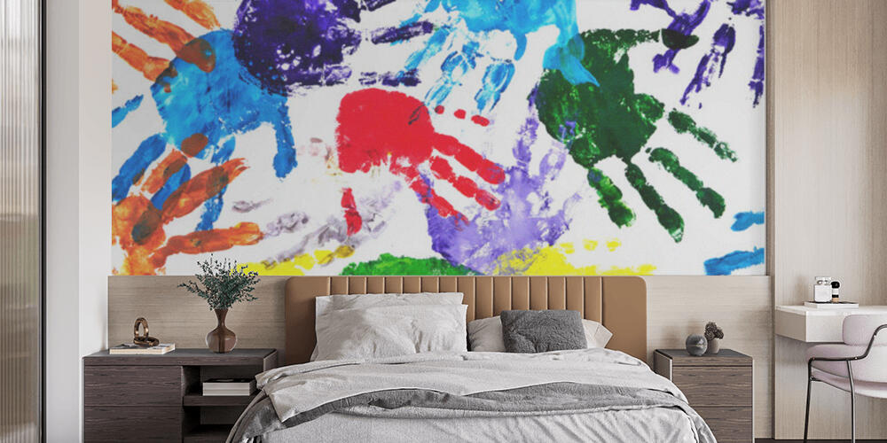 Hand prints, Camera da Letto